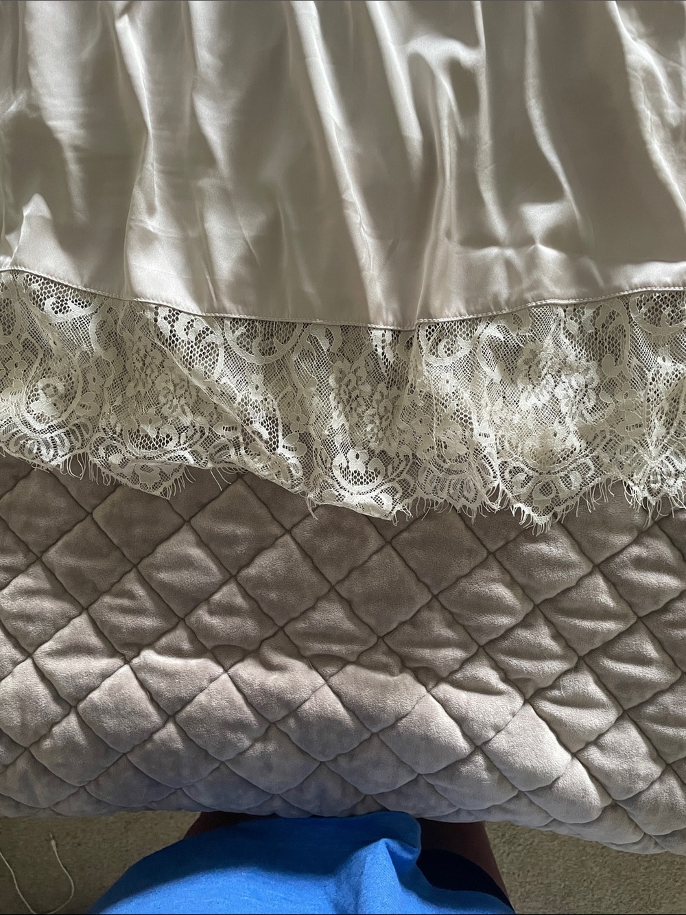 Ivory Lace-Hem Mini Skirt with Elastic Waist - Picture 3 of 4